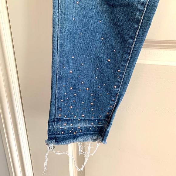3/$15 Celebrity Pink Embellished Distressed Jeans in Plain Jane Medium Wash - Picture 5 of 9